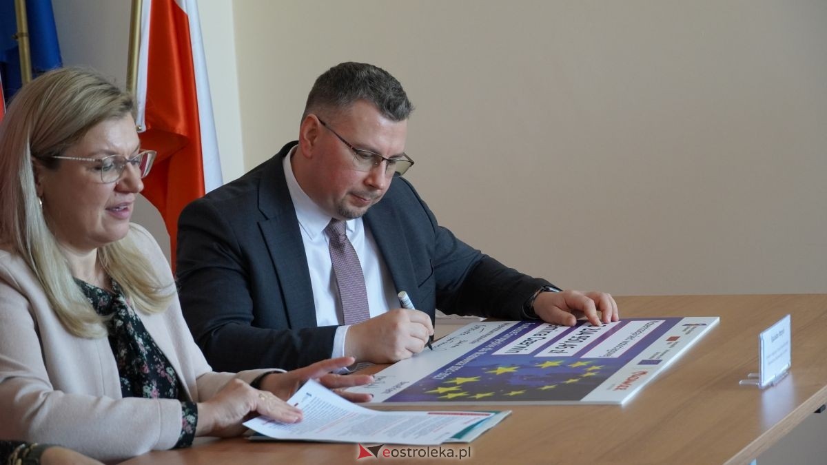Podpisanie umów w ramach programu Fundusze Europejskie dla Mazowsza [16.02.2026] - zdjęcie #40 - eOstroleka.pl