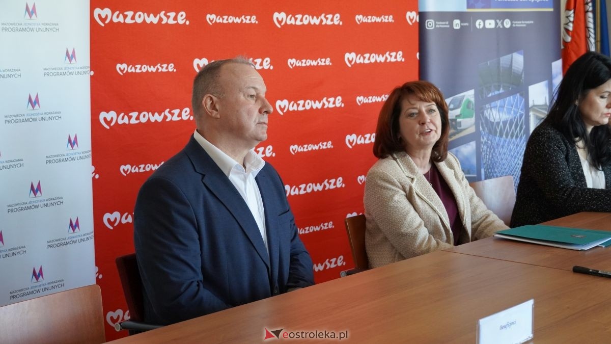 Podpisanie umów w ramach programu Fundusze Europejskie dla Mazowsza [16.02.2026] - zdjęcie #33 - eOstroleka.pl