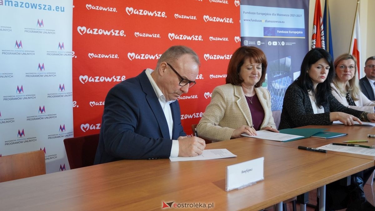 Podpisanie umów w ramach programu Fundusze Europejskie dla Mazowsza [16.02.2026] - zdjęcie #29 - eOstroleka.pl