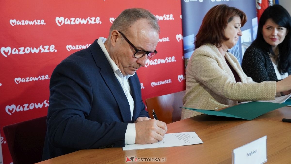 Podpisanie umów w ramach programu Fundusze Europejskie dla Mazowsza [16.02.2026] - zdjęcie #27 - eOstroleka.pl