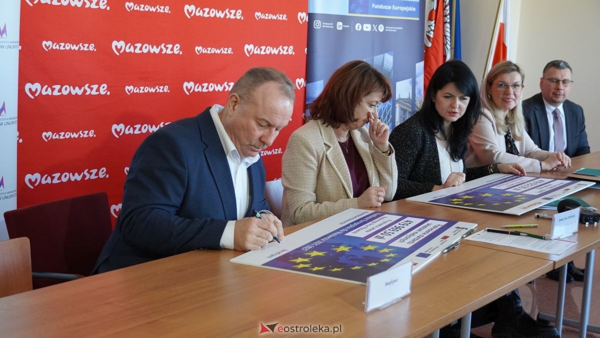 Podpisanie umów w ramach programu Fundusze Europejskie dla Mazowsza [16.02.2026] - zdjęcie #23 - eOstroleka.pl