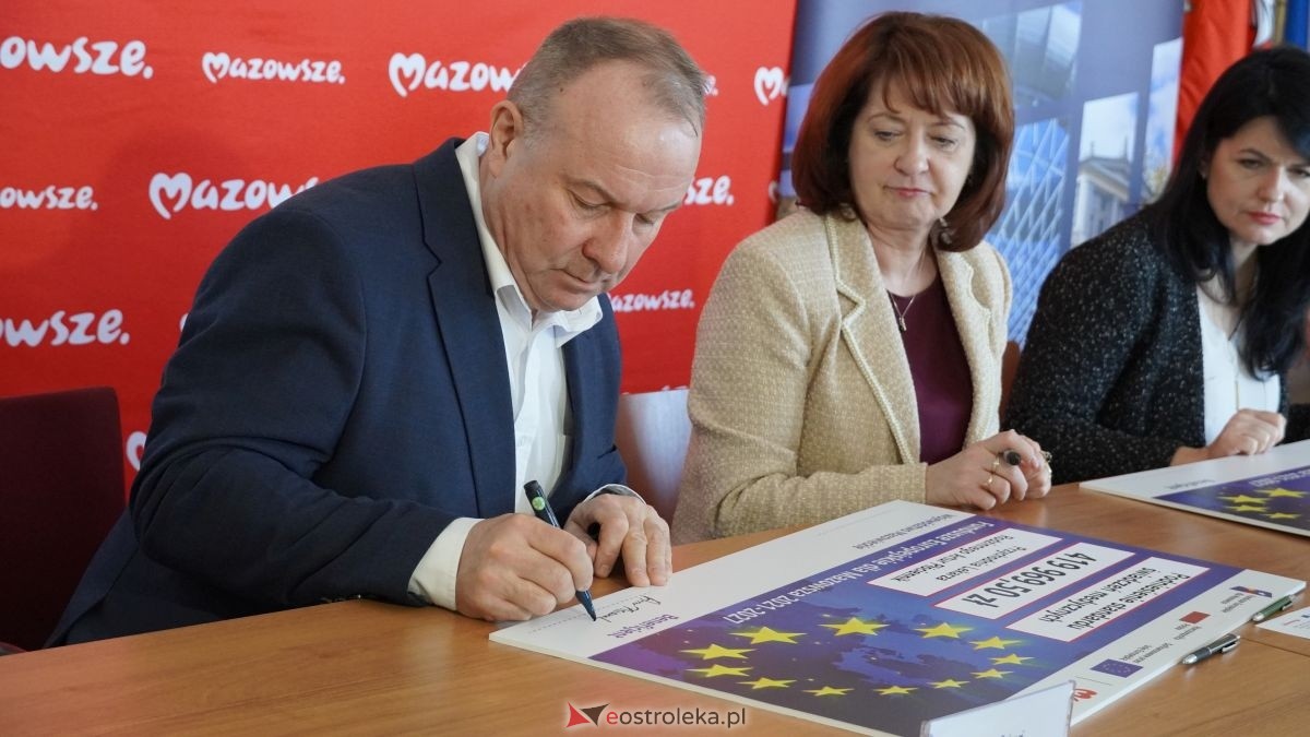 Podpisanie umów w ramach programu Fundusze Europejskie dla Mazowsza [16.02.2026] - zdjęcie #21 - eOstroleka.pl