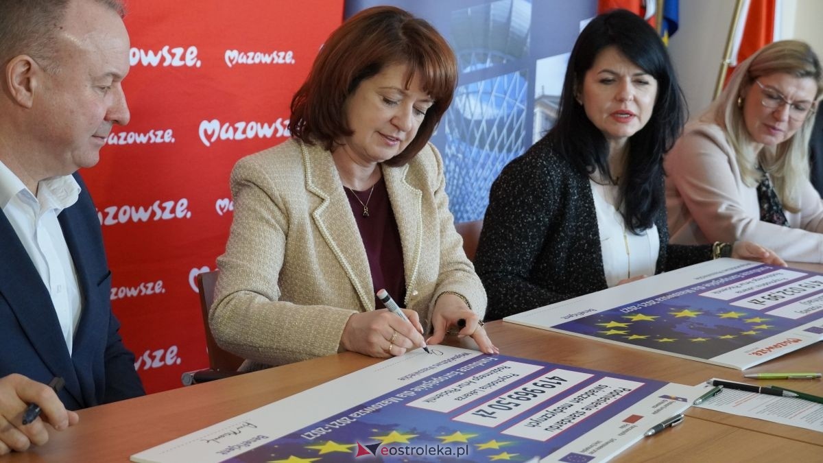 Podpisanie umów w ramach programu Fundusze Europejskie dla Mazowsza [16.02.2026] - zdjęcie #20 - eOstroleka.pl