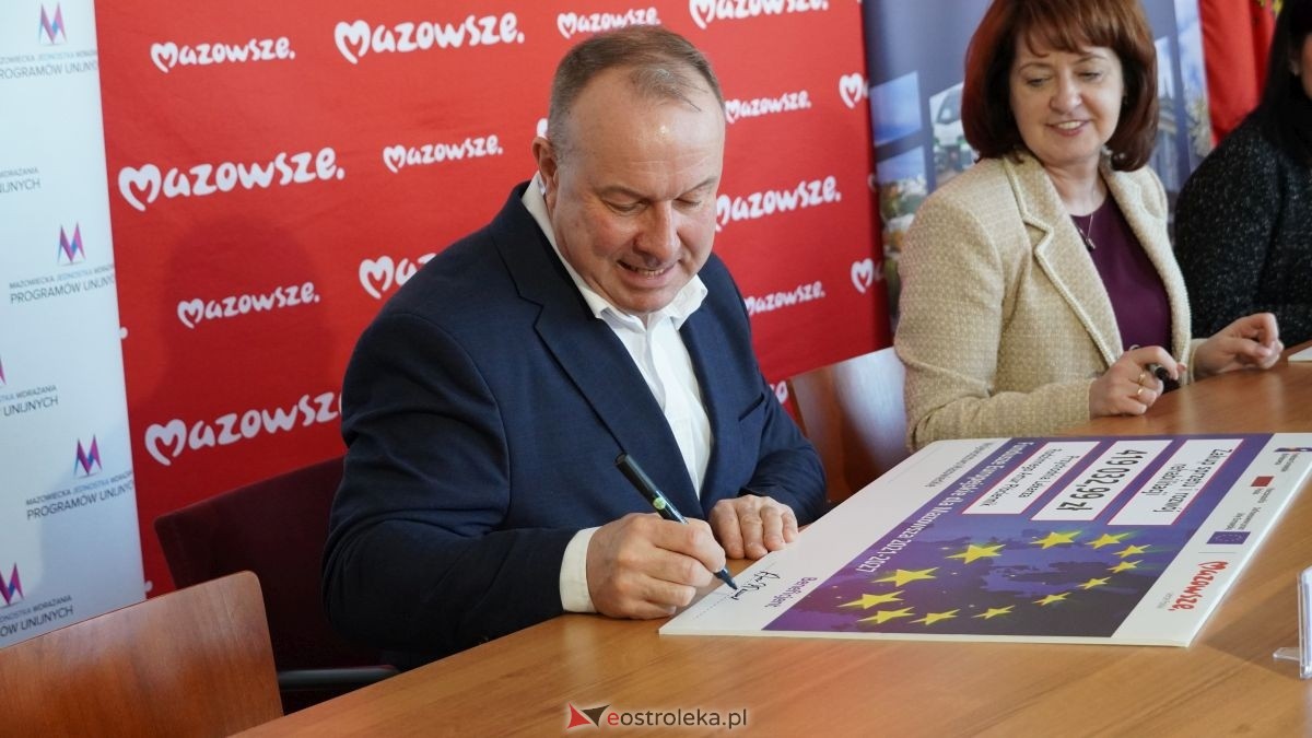 Podpisanie umów w ramach programu Fundusze Europejskie dla Mazowsza [16.02.2026] - zdjęcie #18 - eOstroleka.pl