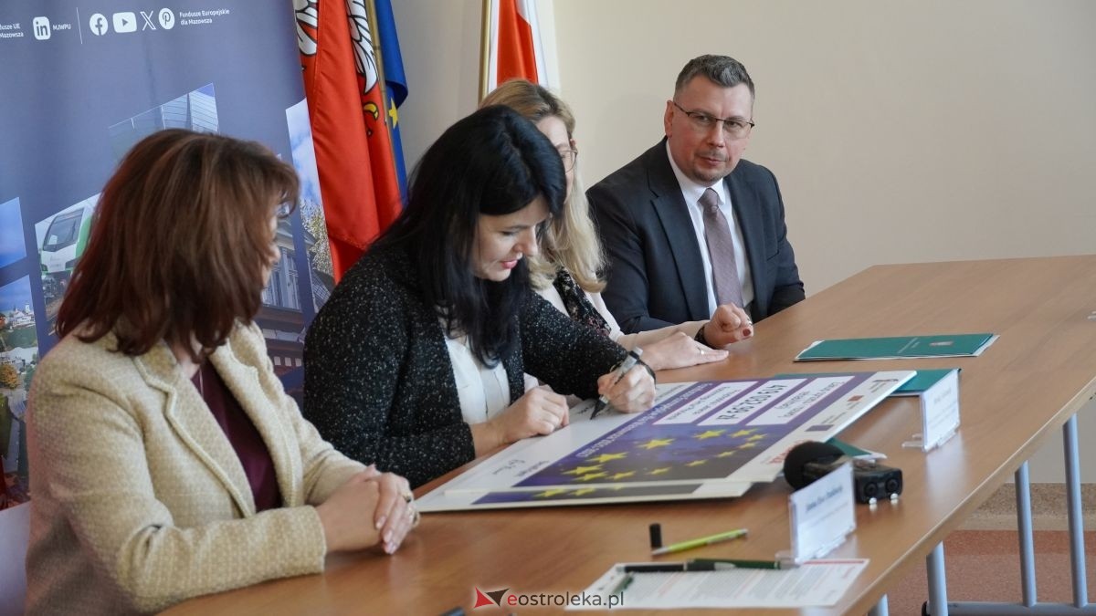 Podpisanie umów w ramach programu Fundusze Europejskie dla Mazowsza [16.02.2026] - zdjęcie #14 - eOstroleka.pl