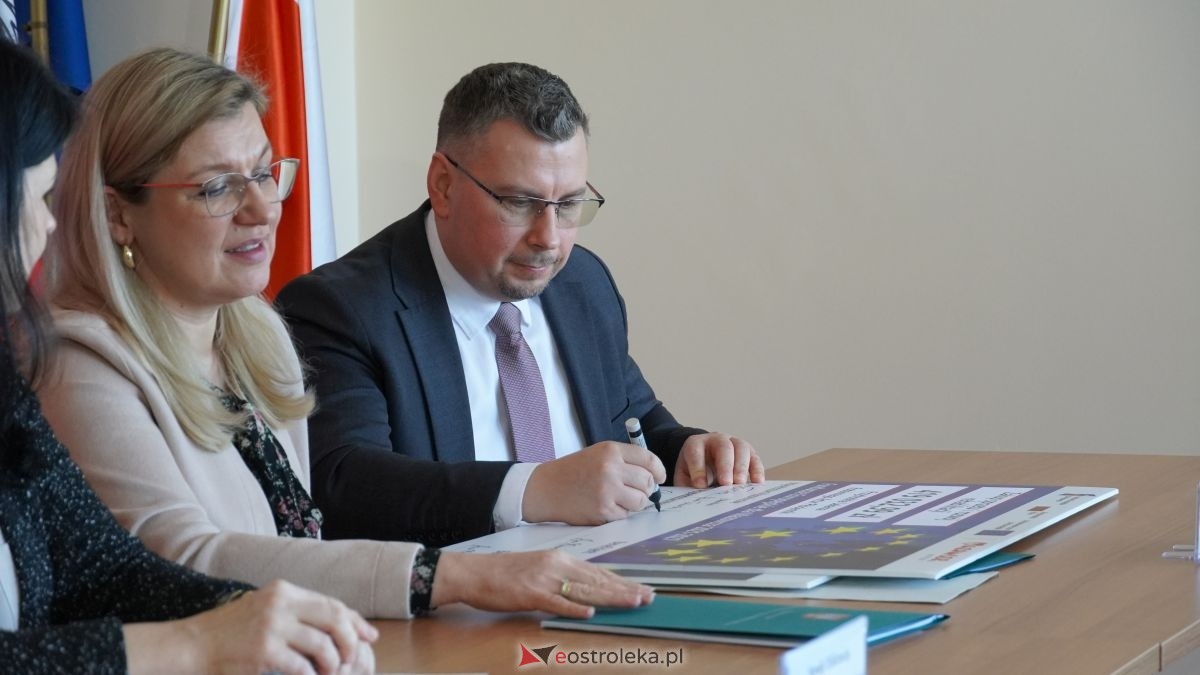 Podpisanie umów w ramach programu Fundusze Europejskie dla Mazowsza [16.02.2026] - zdjęcie #13 - eOstroleka.pl