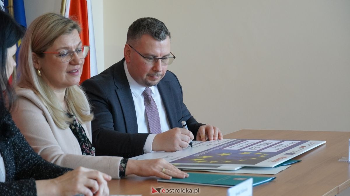 Podpisanie umów w ramach programu Fundusze Europejskie dla Mazowsza [16.02.2026] - zdjęcie #12 - eOstroleka.pl