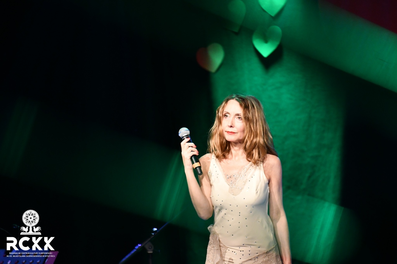 Koncert Miłość w Paryżu w RCKK w Myszyńcu [14.02.2026] - zdjęcie #17 - eOstroleka.pl