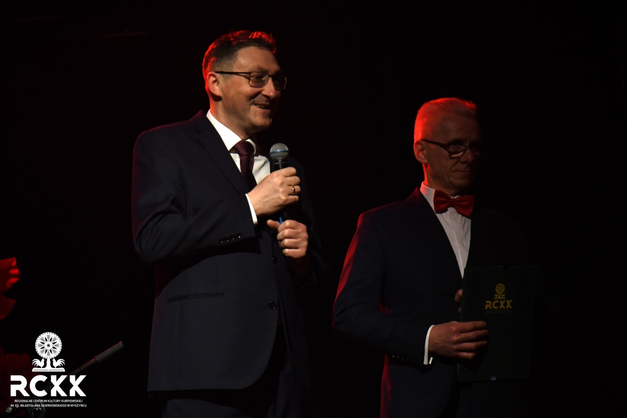 Koncert Miłość w Paryżu w RCKK w Myszyńcu [14.02.2026] - zdjęcie #15 - eOstroleka.pl