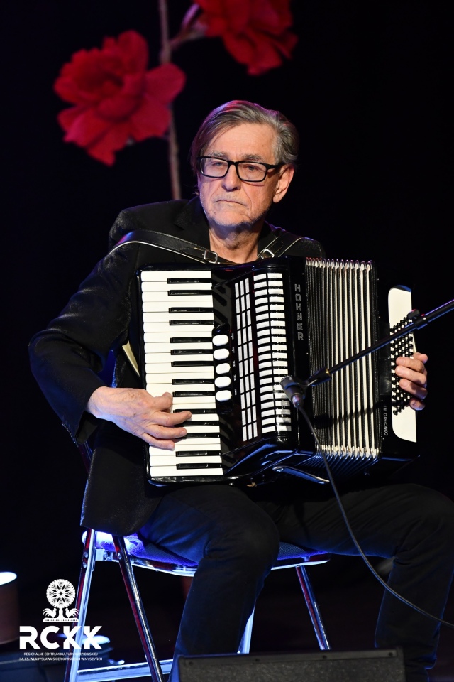 Koncert Miłość w Paryżu w RCKK w Myszyńcu [14.02.2026] - zdjęcie #11 - eOstroleka.pl