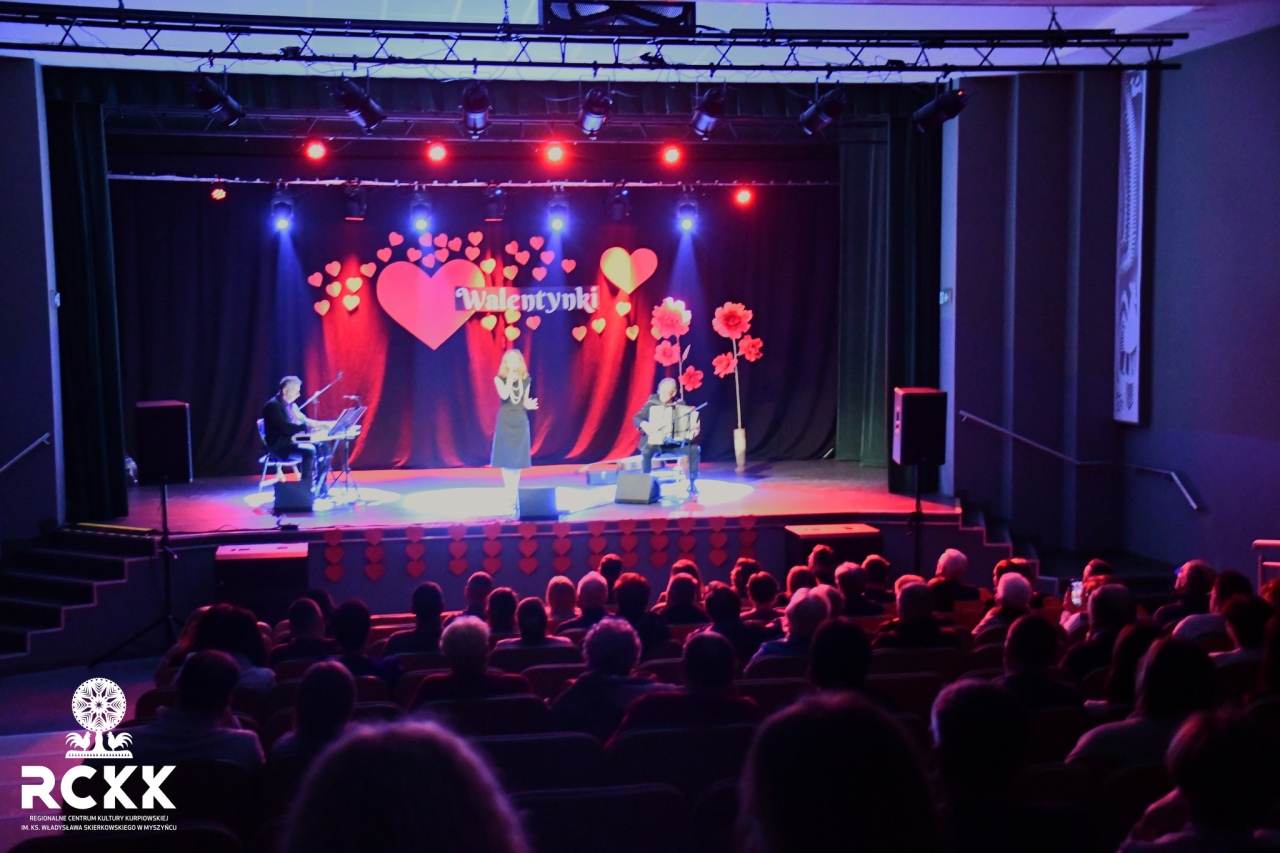 Koncert Miłość w Paryżu w RCKK w Myszyńcu [14.02.2026] - zdjęcie #5 - eOstroleka.pl