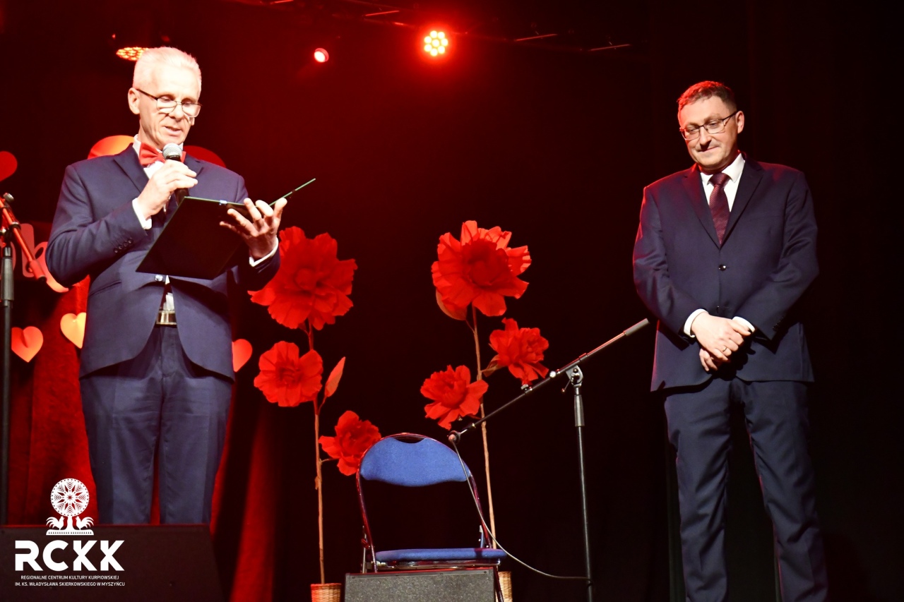 Koncert Miłość w Paryżu w RCKK w Myszyńcu [14.02.2026] - zdjęcie #4 - eOstroleka.pl