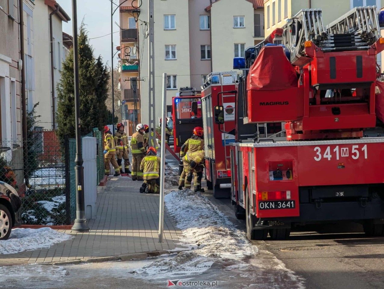 Akcja ratunkowa na Paderewskiego w Ostrołęce [16.02.2026] - zdjęcie #9 - eOstroleka.pl
