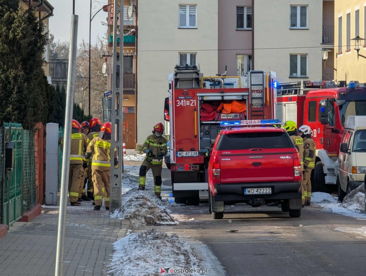 Akcja ratunkowa na Paderewskiego w Ostrołęce [16.02.2026] - zdjęcie #4 - eOstroleka.pl