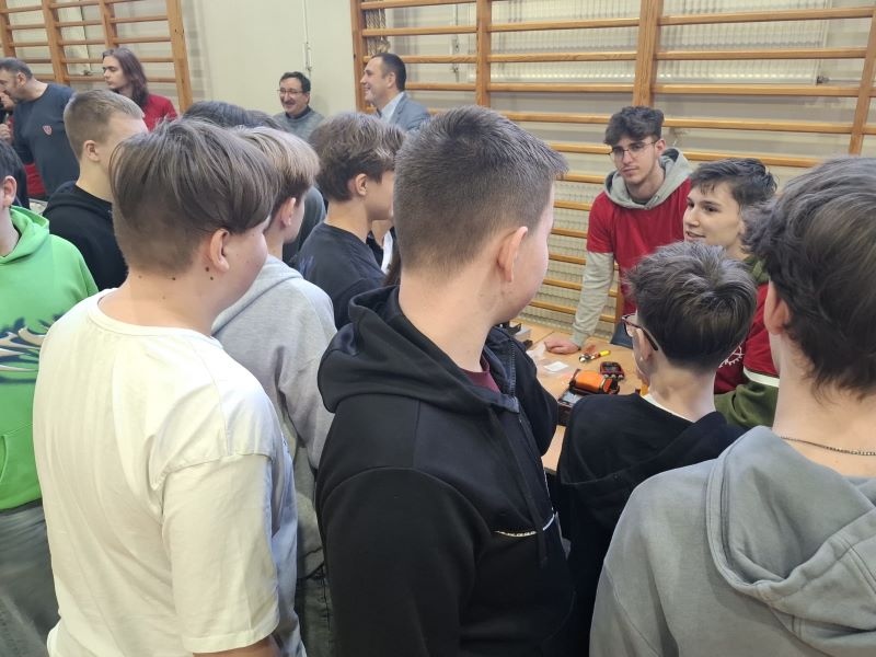 „Metalówka” w Olszewie-Borkach. Uczniowie zachęcali młodszych kolegów do wyboru konkretnego zawodu [11.02.2026]  - zdjęcie #16 - eOstroleka.pl