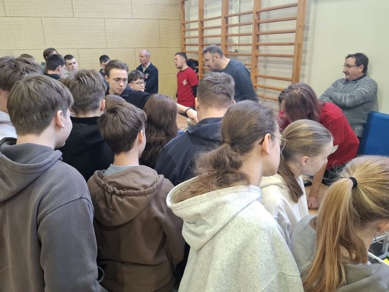 „Metalówka” w Olszewie-Borkach. Uczniowie zachęcali młodszych kolegów do wyboru konkretnego zawodu [11.02.2026]  - zdjęcie #12 - eOstroleka.pl