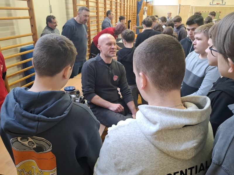 „Metalówka” w Olszewie-Borkach. Uczniowie zachęcali młodszych kolegów do wyboru konkretnego zawodu [11.02.2026]  - zdjęcie #10 - eOstroleka.pl
