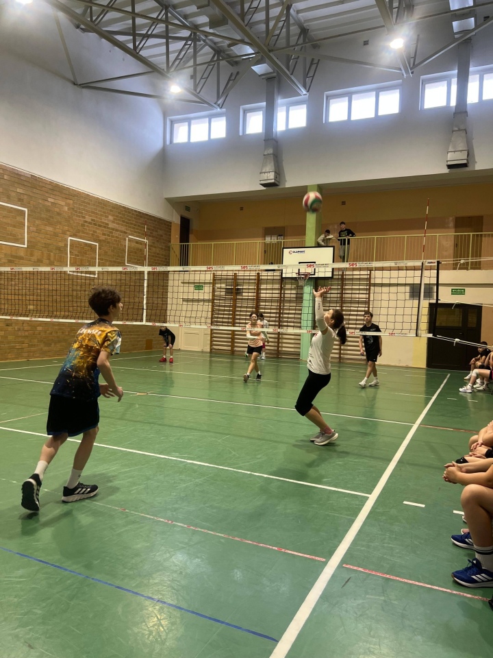Walentynkowy turniej siatkówki w SP nr 5 [18.02.2026] - zdjęcie #25 - eOstroleka.pl