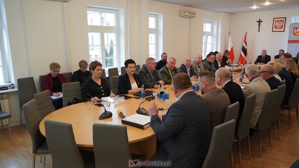 Ważne obrady w Starostwie. Transmisja na żywo z XXV sesji Rady Powiatu [18.02.2026] - zdjęcie #7 - eOstroleka.pl