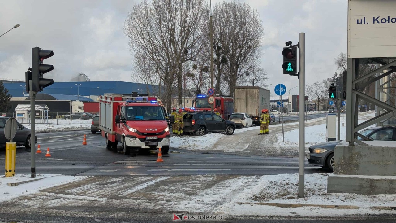 Wypadek na Alei Wojska Polskiego w Ostrołęce [18.02.2026] - zdjęcie #5 - eOstroleka.pl