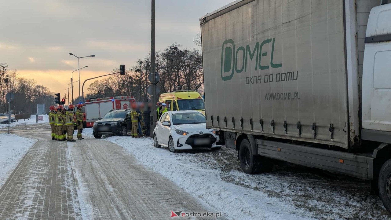 Wypadek na Alei Wojska Polskiego w Ostrołęce [18.02.2026] - zdjęcie #4 - eOstroleka.pl
