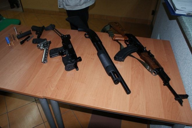 Bądź bezpieczna: Uczestniczki kursu odwiedziły strzelnicę [16.XI.2011] - zdjęcie #6 - eOstroleka.pl