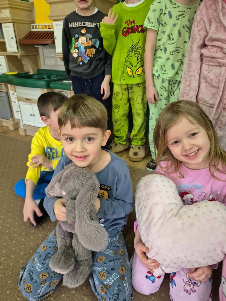 W Krainie Misiów dzieci założyły piżamy. Cel był wyjątkowy! Fot. PM nr 17 [23.02.2026] - zdjęcie #23 - eOstroleka.pl