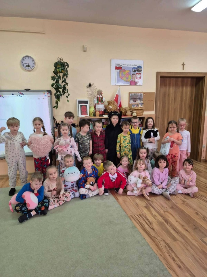 W Krainie Misiów dzieci założyły piżamy. Cel był wyjątkowy! Fot. PM nr 17 [23.02.2026] - zdjęcie #10 - eOstroleka.pl