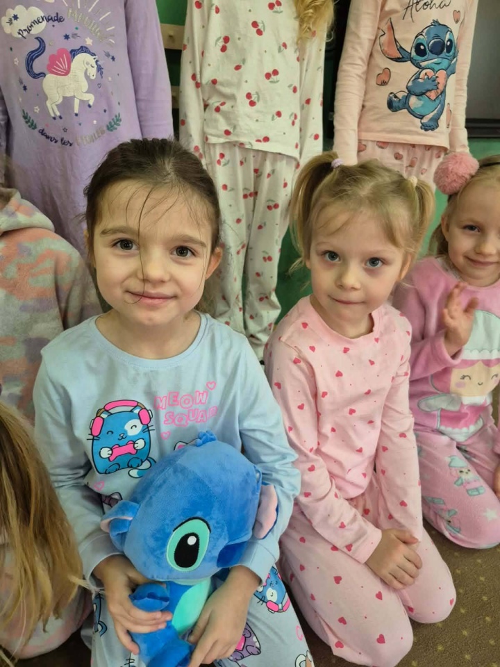 W Krainie Misiów dzieci założyły piżamy. Cel był wyjątkowy! Fot. PM nr 17 [23.02.2026] - zdjęcie #9 - eOstroleka.pl