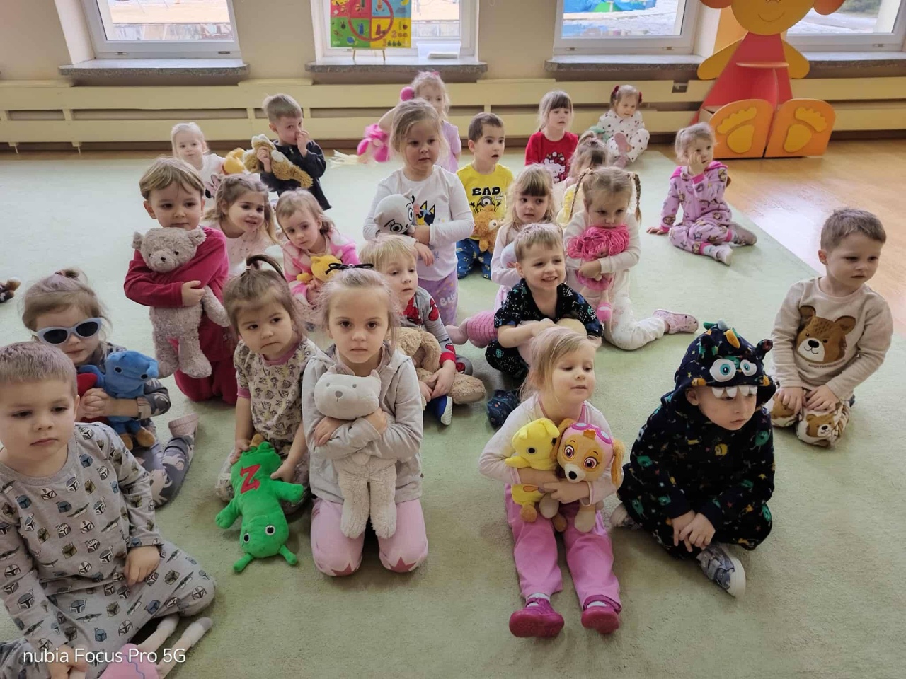 W Krainie Misiów dzieci założyły piżamy. Cel był wyjątkowy! Fot. PM nr 17 [23.02.2026] - zdjęcie #5 - eOstroleka.pl