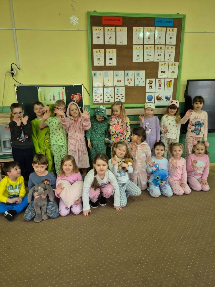 W Krainie Misiów dzieci założyły piżamy. Cel był wyjątkowy! Fot. PM nr 17 [23.02.2026] - zdjęcie #3 - eOstroleka.pl