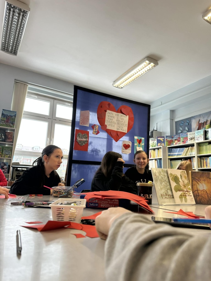 Walentynki w SP 10 Ostrołęka 2026 - zdjęcie #17 - eOstroleka.pl