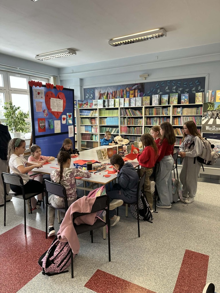 Walentynki w SP 10 Ostrołęka 2026 - zdjęcie #15 - eOstroleka.pl