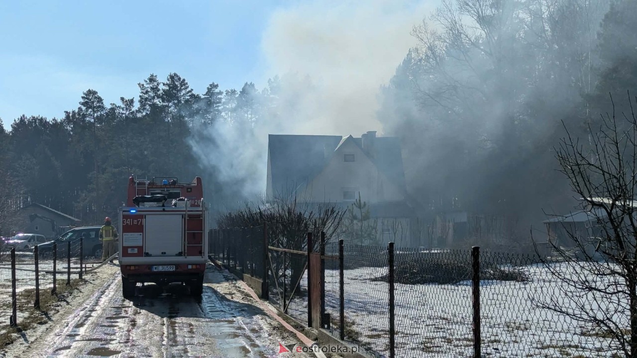 Pożar garażu w Białobieli [26.02.2026] - zdjęcie #4 - eOstroleka.pl