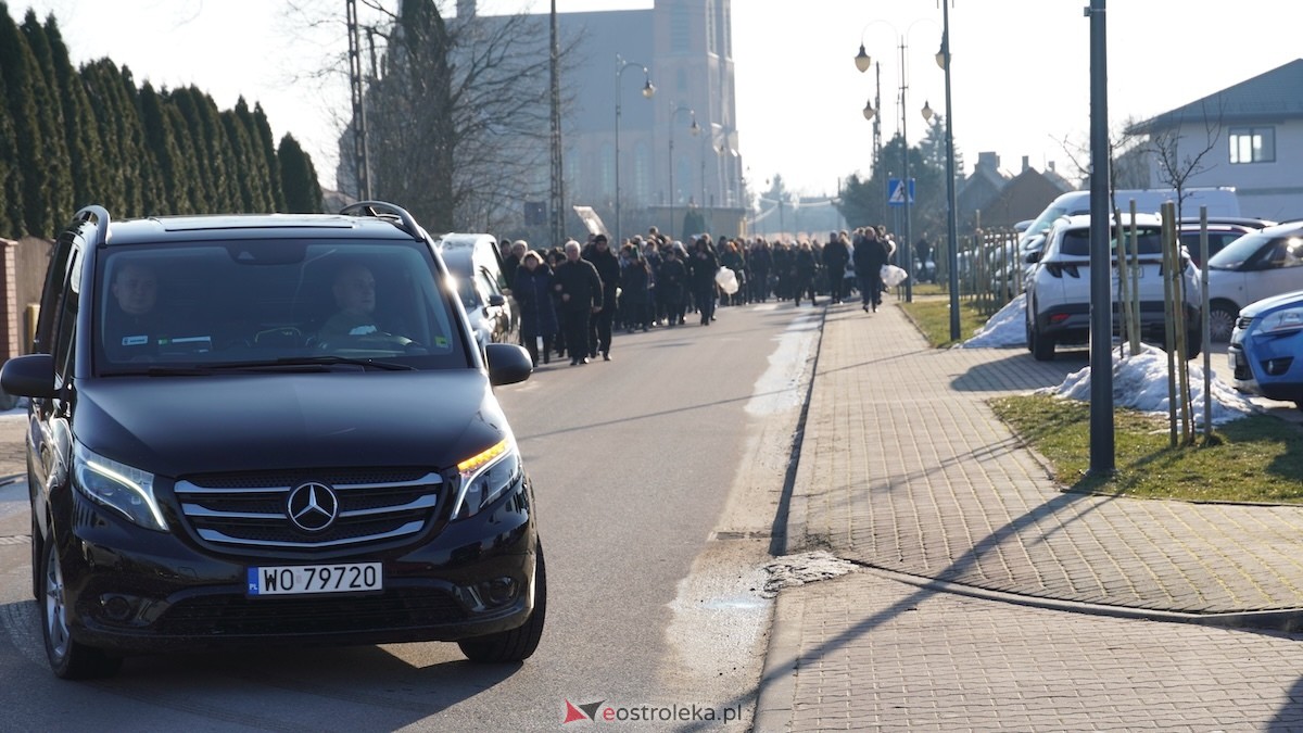 Ostatnia droga śp. Łukasza i Eweliny [26.02.2026] - zdjęcie #34 - eOstroleka.pl