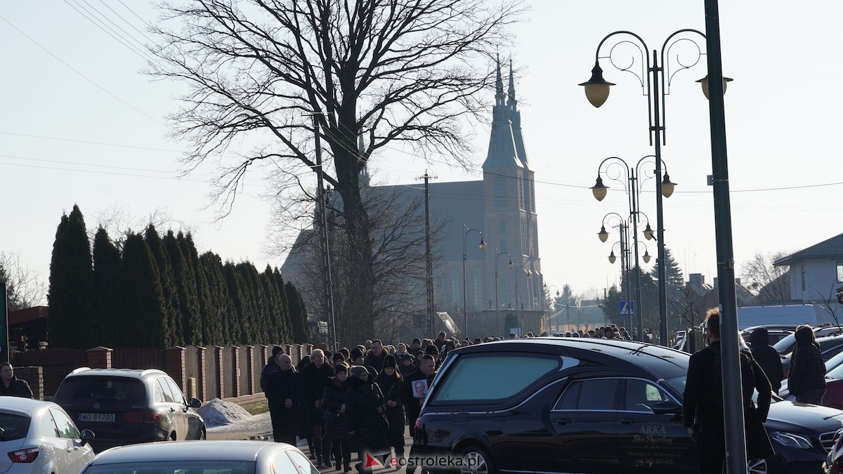 Ostatnia droga śp. Łukasza i Eweliny [26.02.2026] - zdjęcie #25 - eOstroleka.pl