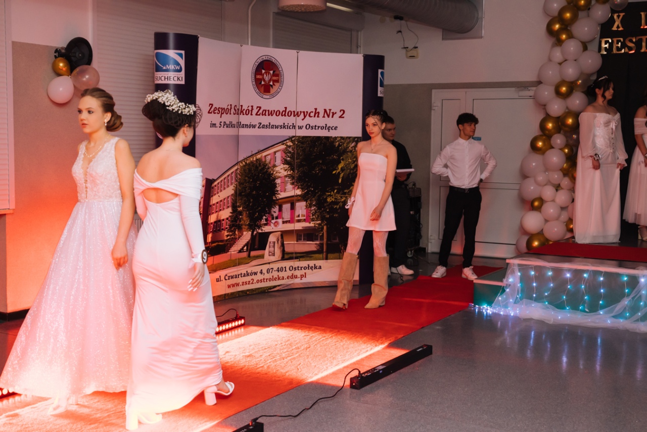 XVII edycja Festiwalu Fryzjerstwa Artystycznego z ZSZ Nr 2 [27.02.2027] - zdjęcie #73 - eOstroleka.pl