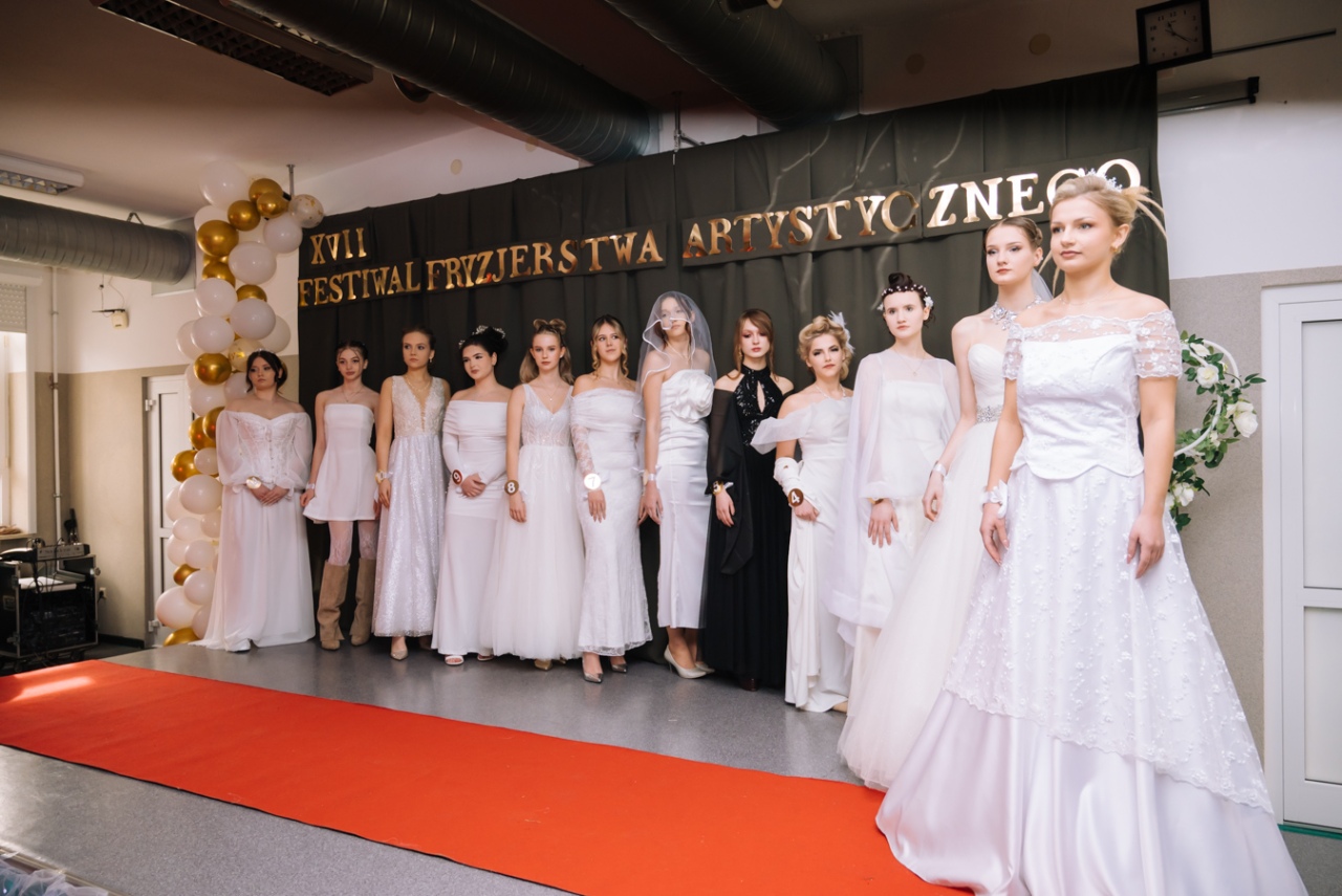 XVII edycja Festiwalu Fryzjerstwa Artystycznego z ZSZ Nr 2 [27.02.2027] - zdjęcie #67 - eOstroleka.pl