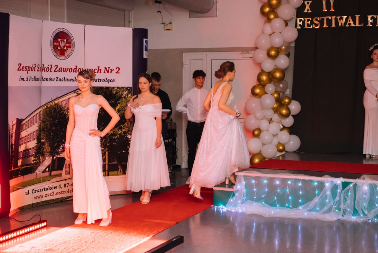 XVII edycja Festiwalu Fryzjerstwa Artystycznego z ZSZ Nr 2 [27.02.2027] - zdjęcie #52 - eOstroleka.pl