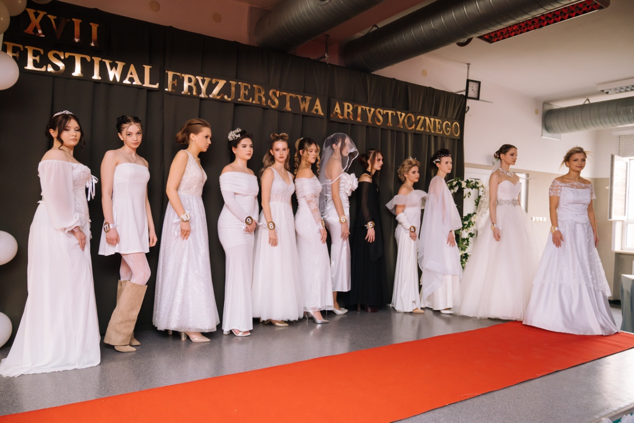 XVII edycja Festiwalu Fryzjerstwa Artystycznego z ZSZ Nr 2 [27.02.2027] - zdjęcie #47 - eOstroleka.pl