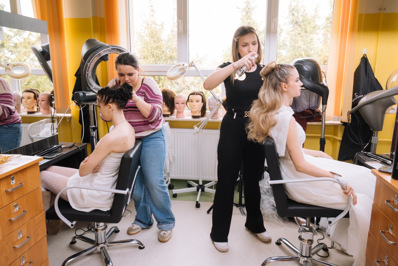 XVII edycja Festiwalu Fryzjerstwa Artystycznego z ZSZ Nr 2 [27.02.2027] - zdjęcie #35 - eOstroleka.pl
