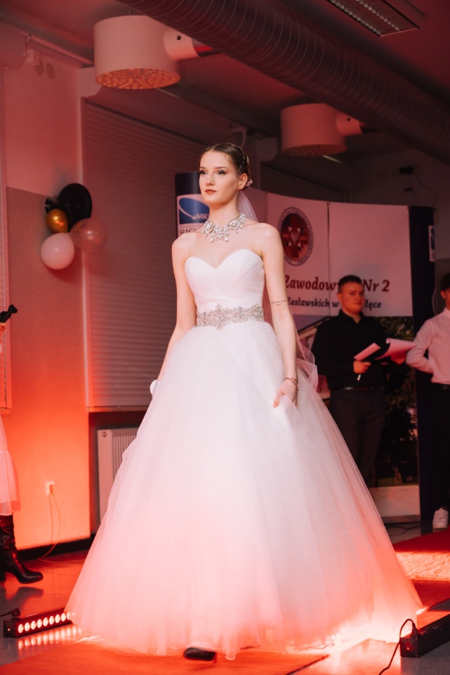 XVII edycja Festiwalu Fryzjerstwa Artystycznego z ZSZ Nr 2 [27.02.2027] - zdjęcie #34 - eOstroleka.pl