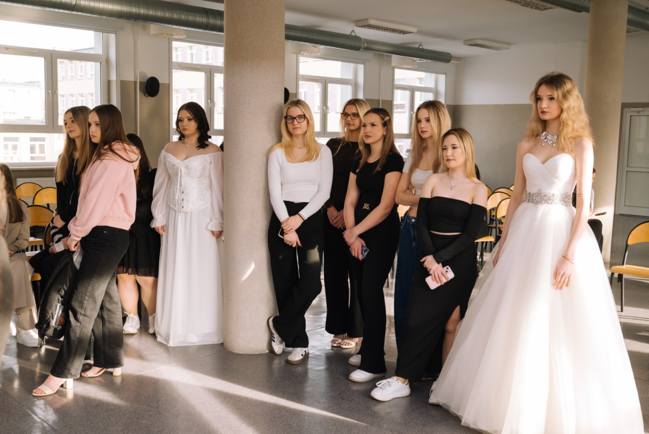 XVII edycja Festiwalu Fryzjerstwa Artystycznego z ZSZ Nr 2 [27.02.2027] - zdjęcie #20 - eOstroleka.pl