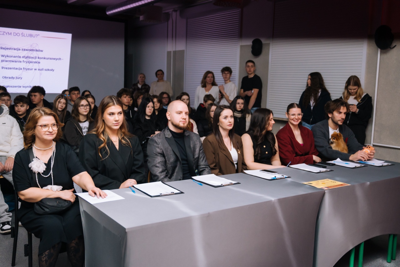 XVII edycja Festiwalu Fryzjerstwa Artystycznego z ZSZ Nr 2 [27.02.2027] - zdjęcie #19 - eOstroleka.pl