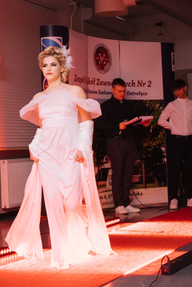 XVII edycja Festiwalu Fryzjerstwa Artystycznego z ZSZ Nr 2 [27.02.2027] - zdjęcie #17 - eOstroleka.pl