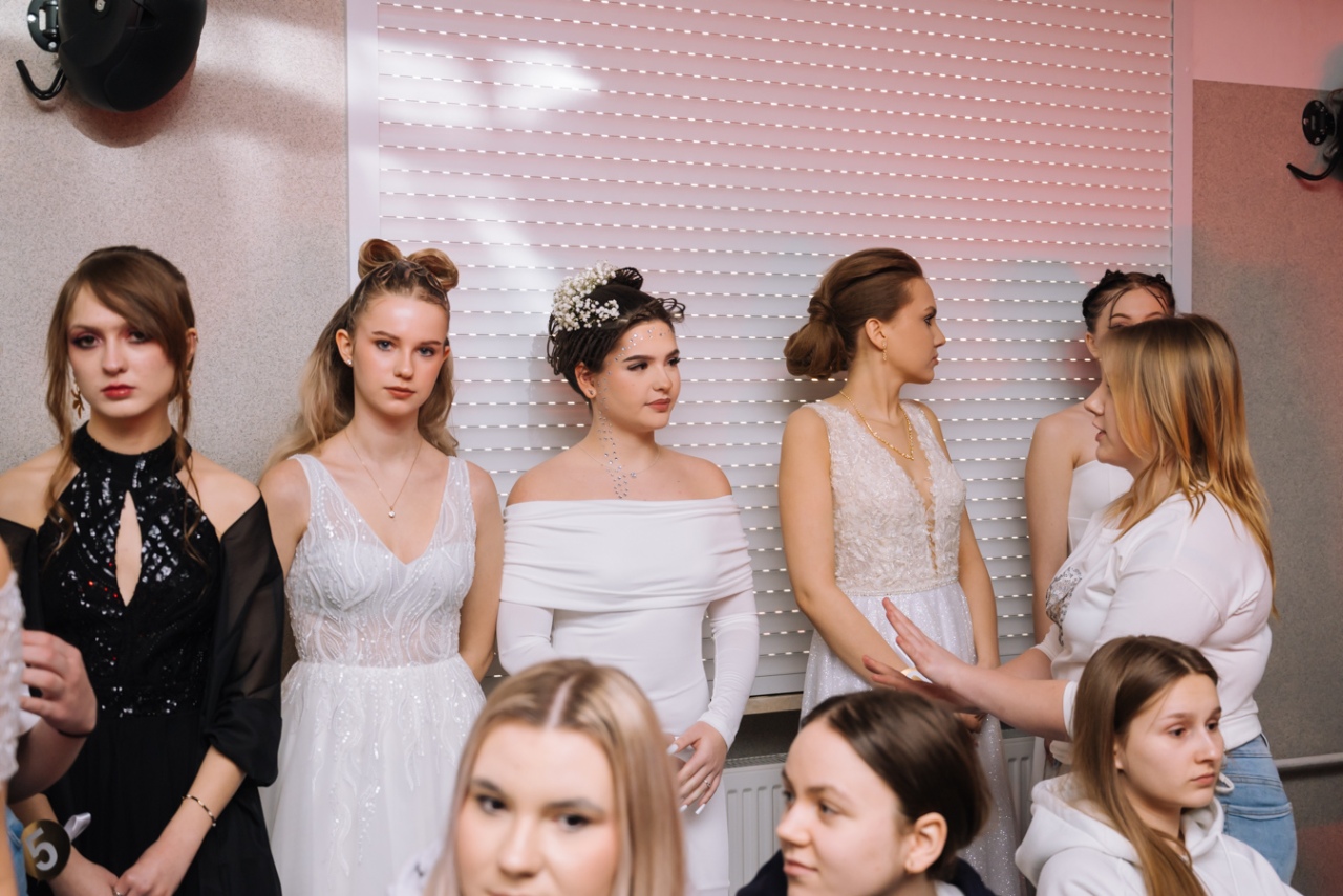 XVII edycja Festiwalu Fryzjerstwa Artystycznego z ZSZ Nr 2 [27.02.2027] - zdjęcie #9 - eOstroleka.pl