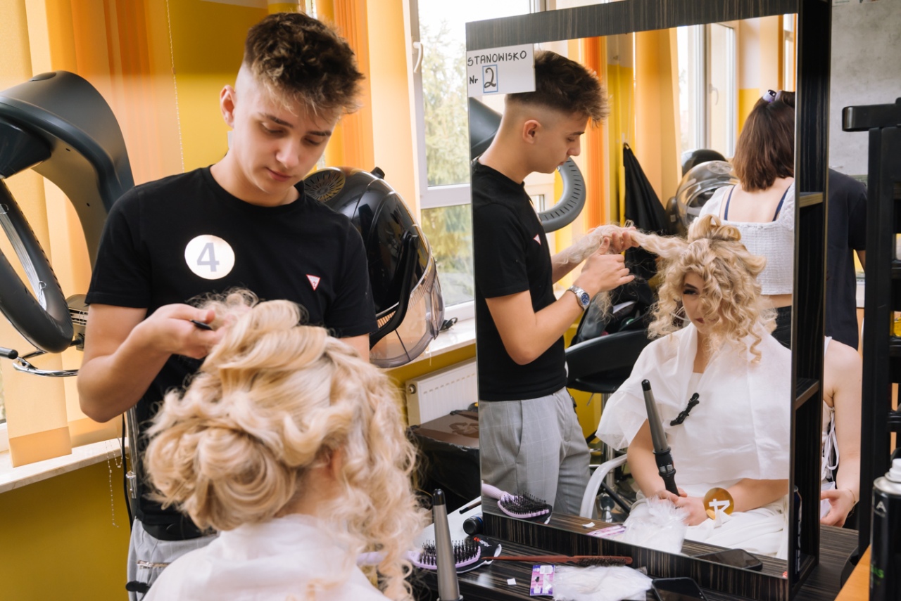 XVII edycja Festiwalu Fryzjerstwa Artystycznego z ZSZ Nr 2 [27.02.2027] - zdjęcie #6 - eOstroleka.pl