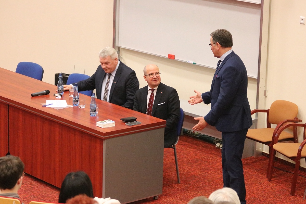 Spotkanie z posłem Bartłomiejem Wróblewskim w Ostrołęce [28.02.2026] - zdjęcie #25 - eOstroleka.pl