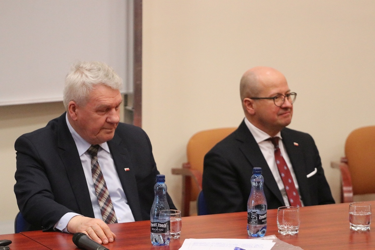 Spotkanie z posłem Bartłomiejem Wróblewskim w Ostrołęce [28.02.2026] - zdjęcie #20 - eOstroleka.pl