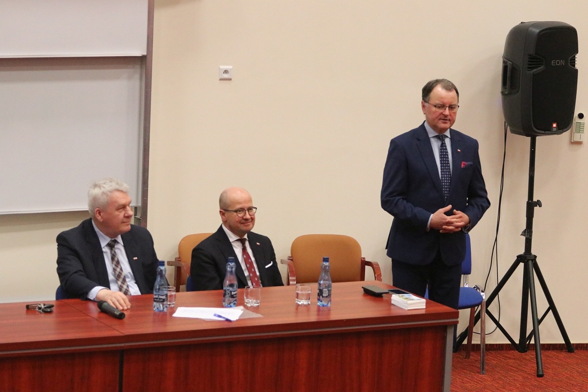Spotkanie z posłem Bartłomiejem Wróblewskim w Ostrołęce [28.02.2026] - zdjęcie #15 - eOstroleka.pl